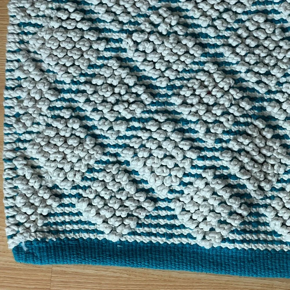 Handwoven Cotton Rug Unisex 27x45 Teal White NWOT Popcorn Texture Diamond